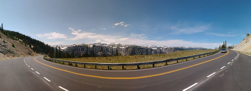 Panoramisch genomen op de Toneelweg van Beartooth, tijdens een reis aan het Nationale Park van Yellowstone stock fotografie Panoramisch genomen op de Toneelweg van Beartooth, tijdens een reis aan het Nationale Park van Yellowstone stock fotografie
