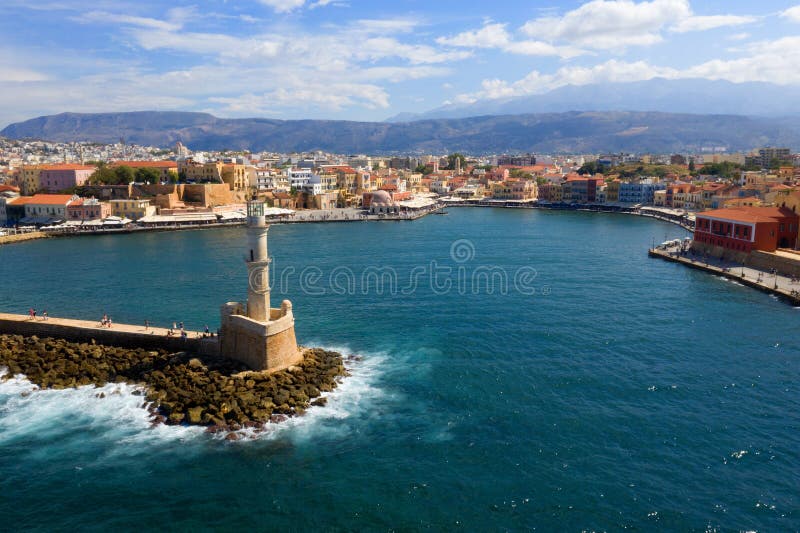 Panoramisch satellietbeeld van hierboven van de stad van Chania, het eiland van Kreta, Griekenland Oriëntatiepunten van Griekenla royalty-vrije stock afbeelding Panoramisch satellietbeeld van hierboven van de stad van Chania, het eiland van Kreta, Griekenland Oriëntatiepunten van Griekenla royalty-vrije stock afbeelding