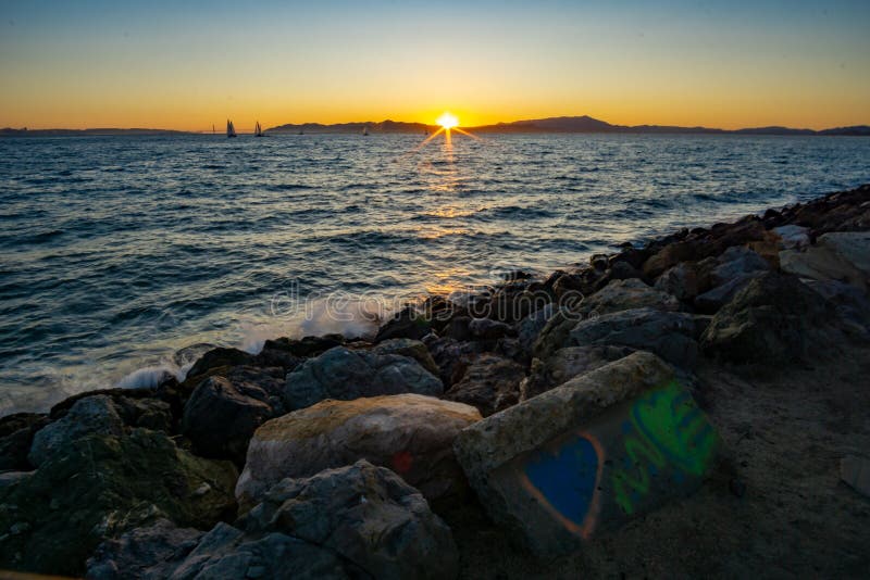 Panoramisch zonsonderstel over het water: Hou van me ` royalty-vrije stock fotografie Panoramisch zonsonderstel over het water: Hou van me ` royalty-vrije stock fotografie