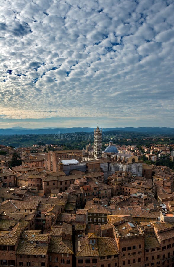 Panoramische Ansicht des Siena-Luftsonnenuntergangs Toskana, Italien stockfotografie Panoramische Ansicht des Siena-Luftsonnenuntergangs Toskana, Italien stockfotografie