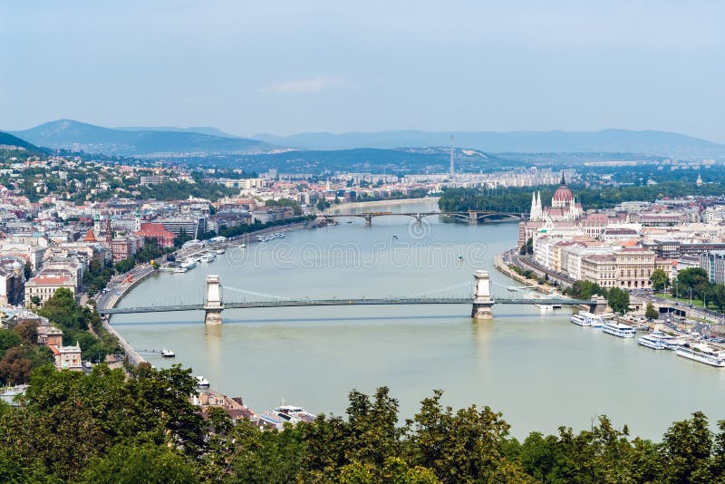 Panoramische Skylineansicht der Donaus in Budapest stockbild Panoramische Skylineansicht der Donaus in Budapest stockbild