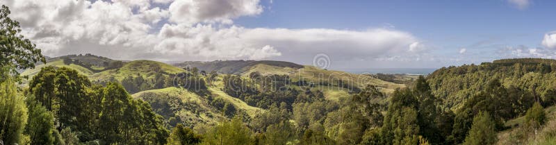 Panoramische Vogelperspektive von Apollo Bay- und Barham-Paradies szenische Reserve entlang der großen Ozean-Straße, Victoria, Au lizenzfreie stockfotografie Panoramische Vogelperspektive von Apollo Bay- und Barham-Paradies szenische Reserve entlang der großen Ozean-Straße, Victoria, Au lizenzfreie stockfotografie