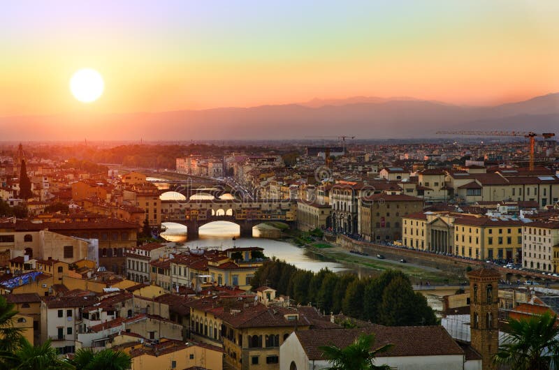 Panoramische zonsondergangmening aan Florence, Toscanië, Italië stock foto Panoramische zonsondergangmening aan Florence, Toscanië, Italië stock foto
