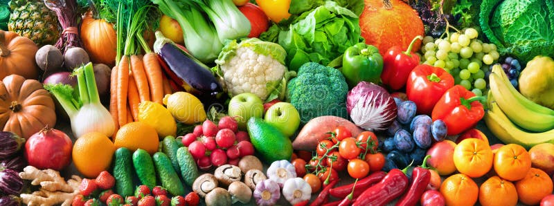 Panoramischer Nahrungsmittelhintergrund mit Zusammenstellung von frischen organischen Obst und Gemüse