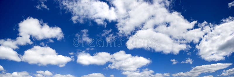 Panoramisches Foto des blauen Himmels stockfotos Panoramisches Foto des blauen Himmels stockfotos