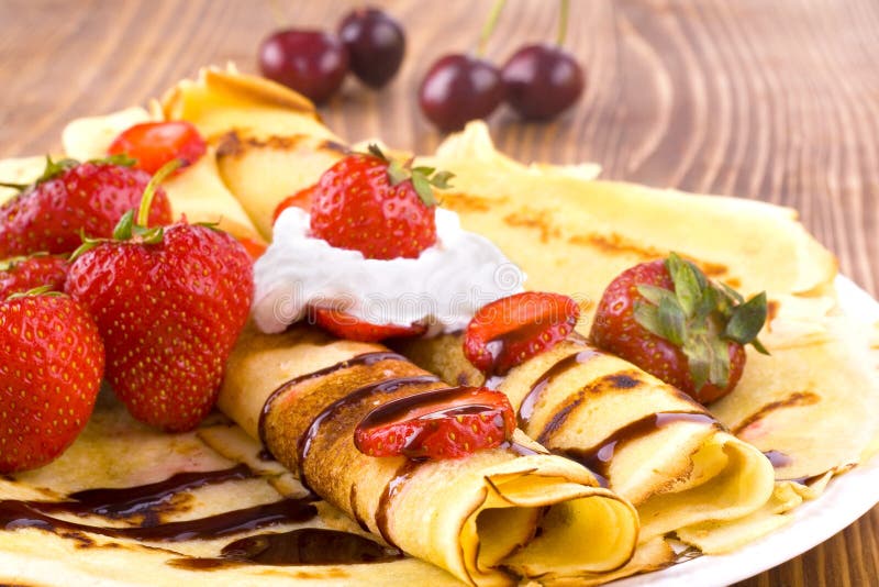 Panquecas e fruta fresca fotos de stock