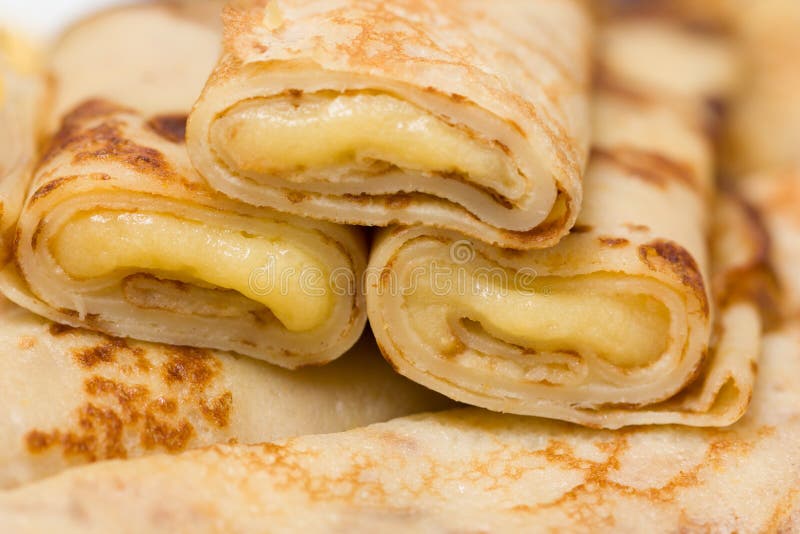 Panquecas finas com creme de baunilha foto de stock royalty free