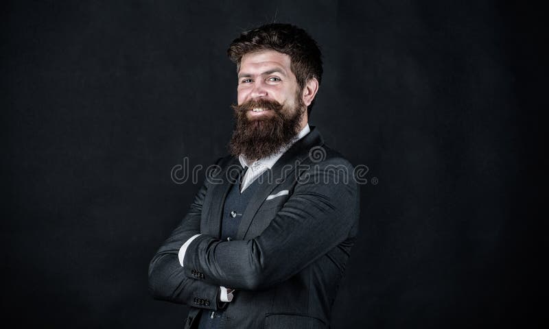 pantaloni a vita bassa caucasici brutali felici con i baffi Modo convenzionale maschio responsabile alla moda di evento Uomo d'af immagini stock libere da diritti pantaloni a vita bassa caucasici brutali felici con i baffi Modo convenzionale maschio responsabile alla moda di evento Uomo d'af immagini stock libere da diritti