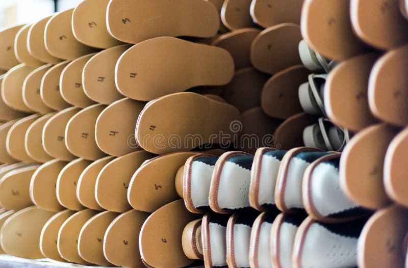 Pantoffels in fabriek klaar te verzenden royalty-vrije stock afbeeldingen Pantoffels in fabriek klaar te verzenden royalty-vrije stock afbeeldingen