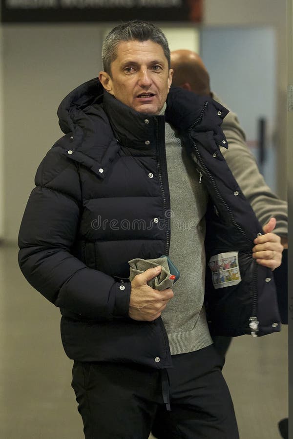 PAOK:s presskonferens FCSB mot PAOK FC UEFA Europa League Fotball Knockout PlayOffs 2nd leg Bukarest Rumänien arkivbilder