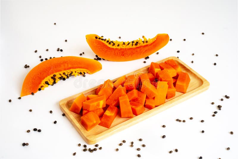 Papaya aislada en un fondo blanco foto de archivo Papaya aislada en un fondo blanco foto de archivo