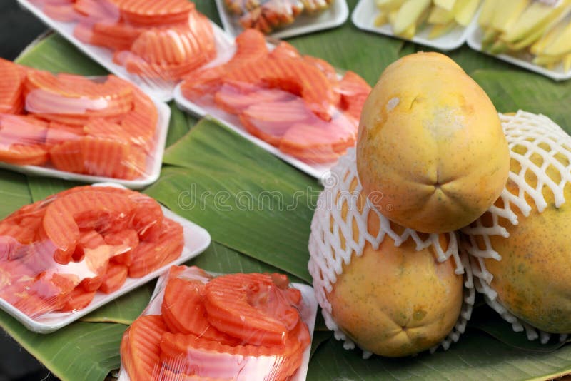 Papaya fruit in the market stock image. Image of fruit 39179563