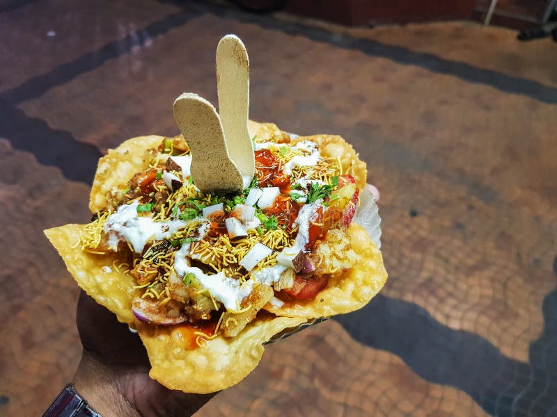 Papdi-chaat Handsalziges indischen Gewürzs und süß lizenzfreie stockfotografie Papdi-chaat Handsalziges indischen Gewürzs und süß lizenzfreie stockfotografie