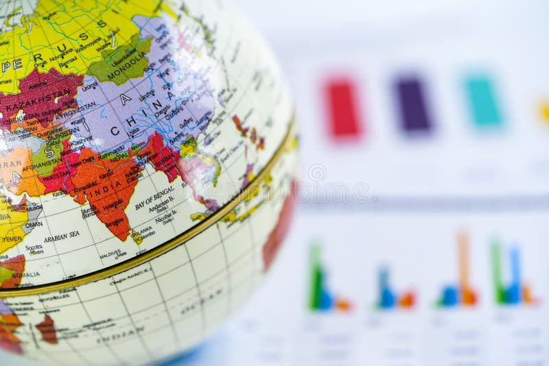 Papel cuadriculado de la carta con el mapa de Asia del mundo del globo encendido Finanzas, cuenta, estadísticas, inversión, econo