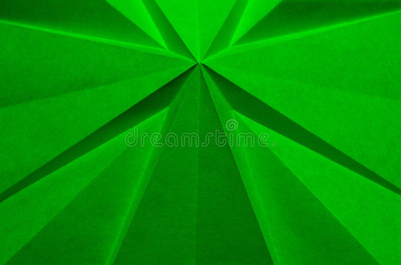 Papel dobrado cruciforme verde como o fundo abstrato do Natal fotografia de stock Papel dobrado cruciforme verde como o fundo abstrato do Natal fotografia de stock