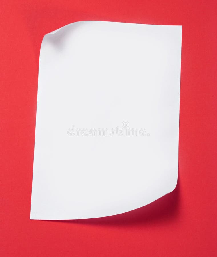 Obyčajný poznámkový papier na textúrou (red)na pozadí.
