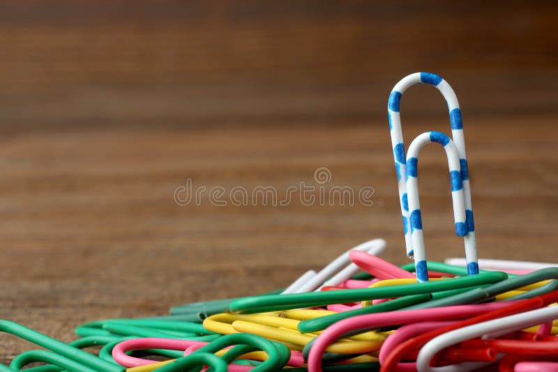 Paper-clip verticale fotografia stock Paper-clip verticale fotografia stock