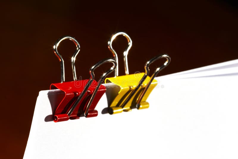 Paper clips in red and yellow
