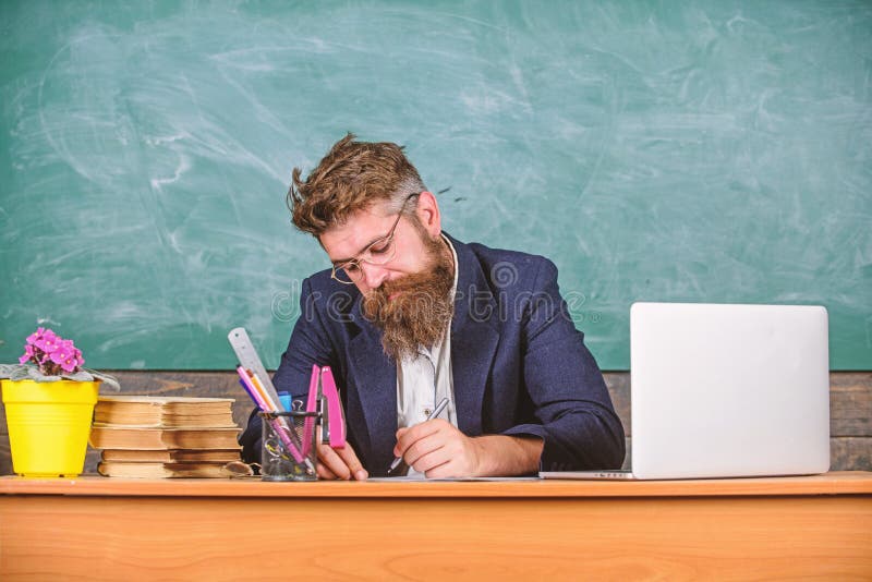 Teacher check on. Учитель проверяет ДЗ. Из жизни учителя. Препод проверяет. Учитель сыт.