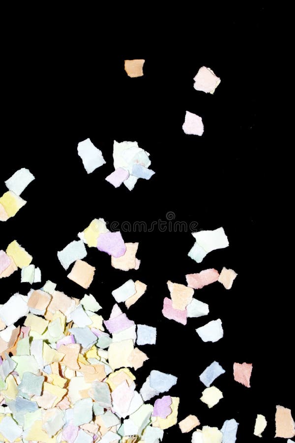Papier déchiqueté couches confetti couleur délicate abstraite texture douce fond noir illustration de vecteur