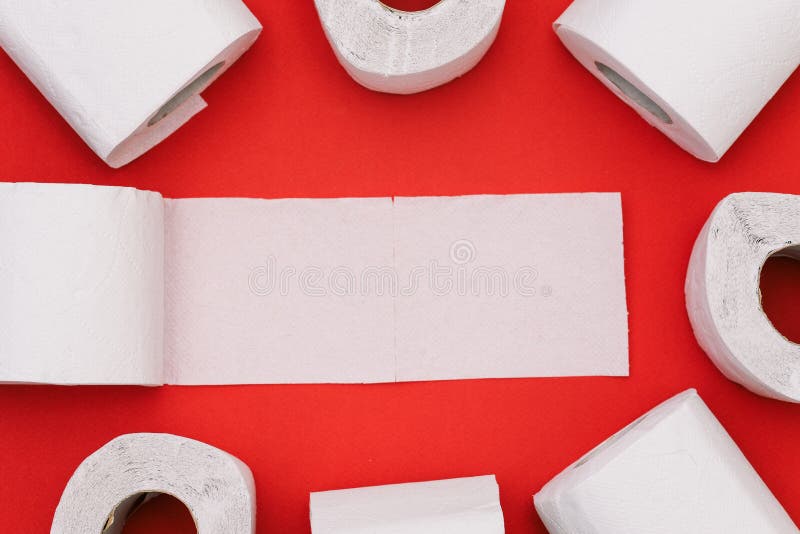 Rouleau De Papier Toilette Sur Fond Blanc Avec Copie Espace Gros Plan  Rouleau De Papier Essuie-tout