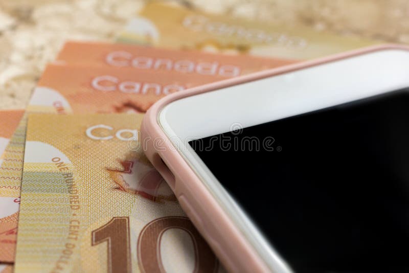 Papier notatki od Kanada dolar Pustego miejsca cel telefonu rachunki na marmurze i ekran zdjęcie royalty free Papier notatki od Kanada dolar Pustego miejsca cel telefonu rachunki na marmurze i ekran zdjęcie royalty free