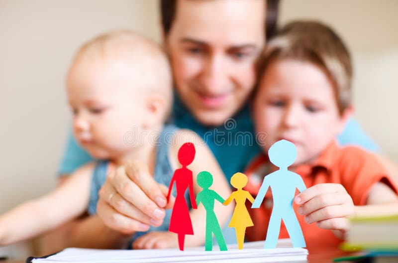 Papierfamilie stockfotos Papierfamilie stockfotos