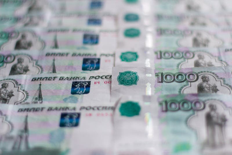 Papierowy pieniądze, Rosyjscy ruble, thousandth notatki rozprzestrzenia za rozkazie w pieniądze tło obraz stock Papierowy pieniądze, Rosyjscy ruble, thousandth notatki rozprzestrzenia za rozkazie w pieniądze tło obraz stock