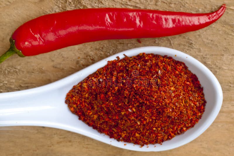 Paprika Cayennepfeffer Mit Chilipulver Stockfoto Bild von bestandteil