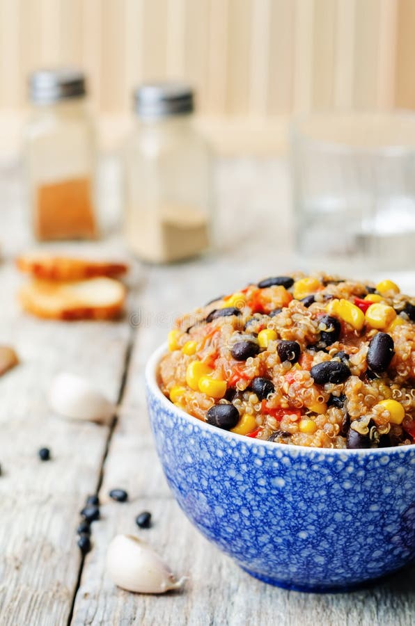 Paprika Der Schwarzen Bohnen, Der Quinoa Und Des Mais Stockfoto - Bild ...