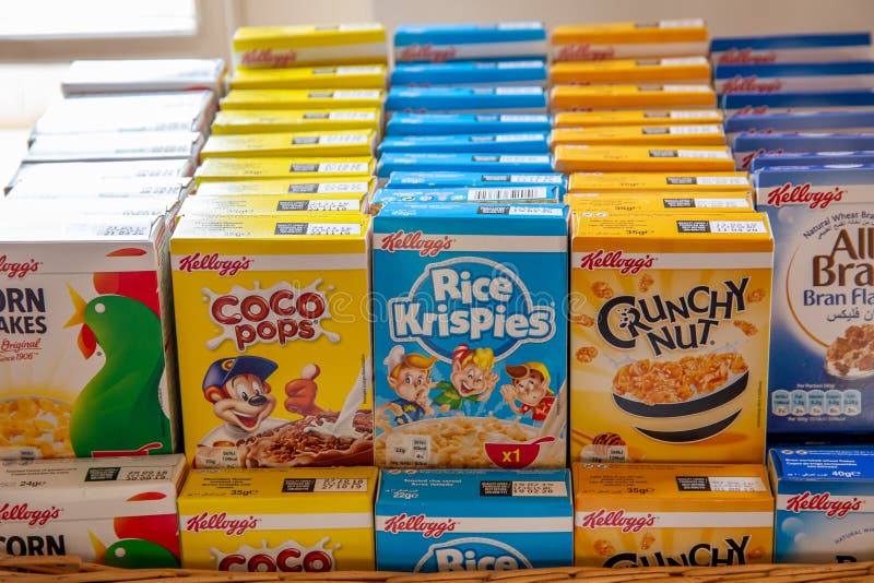 Paquete de la variedad del cereal de Kellogg's, solas cajas del servicio fotos de archivo libres de regalías Paquete de la variedad del cereal de Kellogg's, solas cajas del servicio fotos de archivo libres de regalías