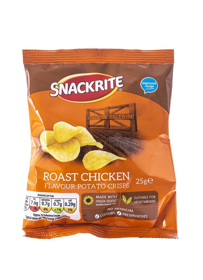 Paquete de patatas a la inglesa de patata del sabor del pollo asado de Snackrite en un fondo blanco imágenes de archivo libres de regalías Paquete de patatas a la inglesa de patata del sabor del pollo asado de Snackrite en un fondo blanco imágenes de archivo libres de regalías
