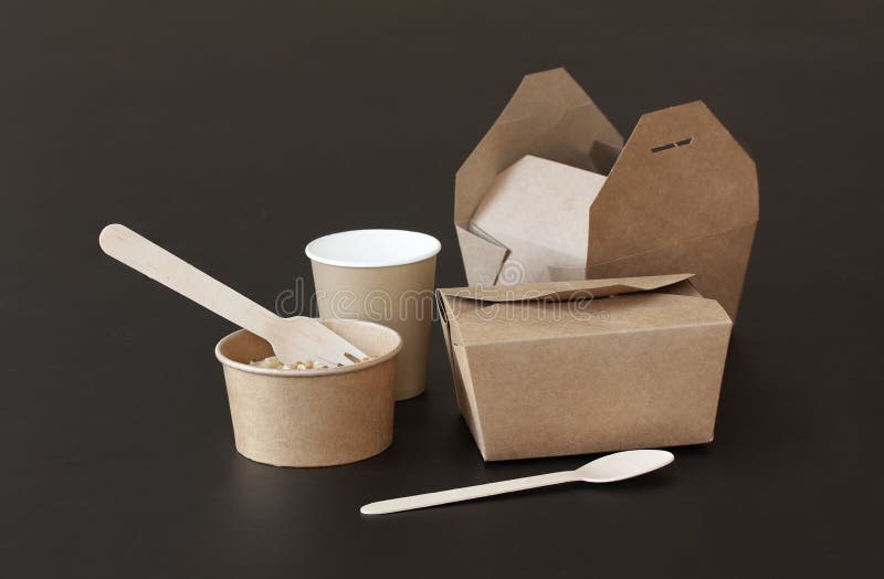 Paquetes alimentarios sostenibles Embalaje de mesa y embalaje de desecho sostenible y desechable de bambú ecológico sobre fondo n