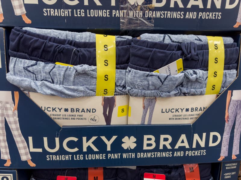 Frente De La Tienda De Lucky Brand Imagen editorial - Imagen de