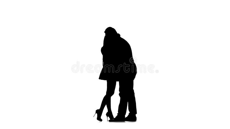 Par av vänner som kysser a-vitbakgrund silhouette långsam rörelse