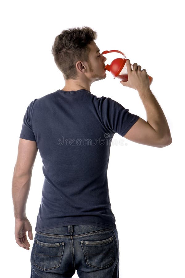 Para trás da agitação bebendo da proteína do homem novo ou do adolescente imagens de stock Para trás da agitação bebendo da proteína do homem novo ou do adolescente imagens de stock