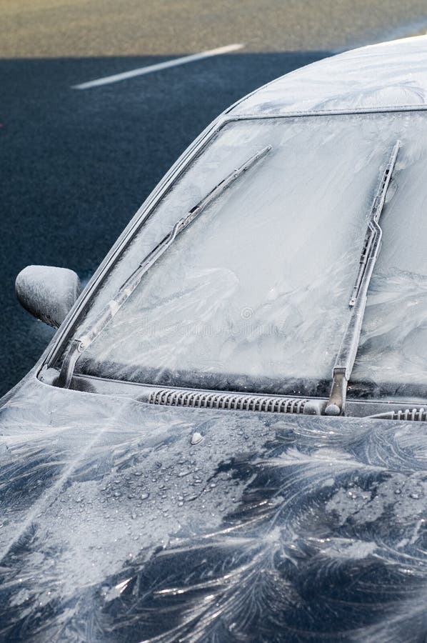 Parabrisas congelado del coche