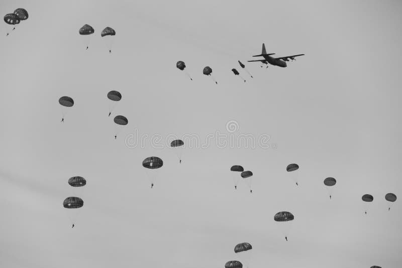 Paracadutisti cadenti di massa di seconda guerra mondiale
