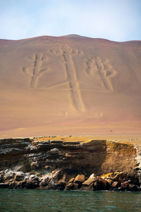 Paracas candelabra, διάσημος γεωγλύφος στη βόρεια ακτή της χερσονήσου paracas. στοκ φωτογραφίες
