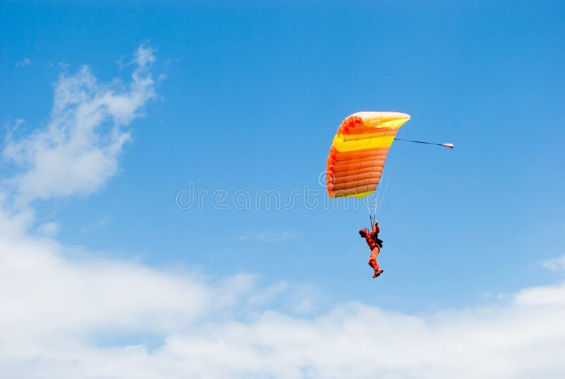 Ascendiendo en el cielo nubes.