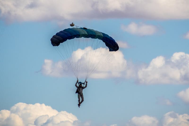 Парашютист над домами. Parachute after the Jump. Прыжок с парашютом сочи