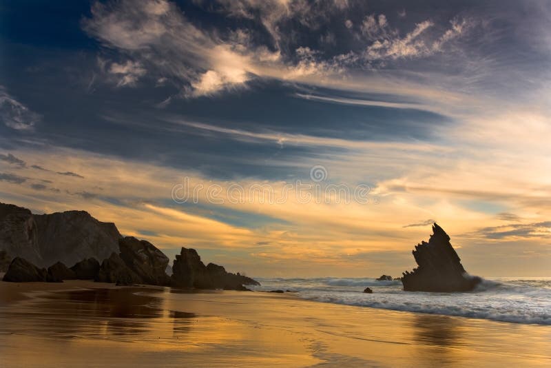 Spiaggia fotografato sul tramonto.