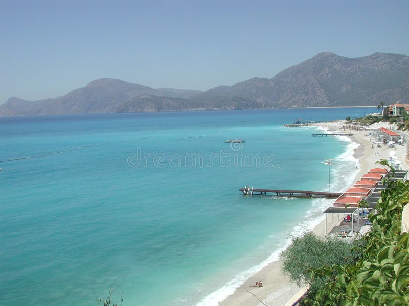 Bellissimo paesaggio meridionale e Mediterranea acque a Fethiye, in Turchia.