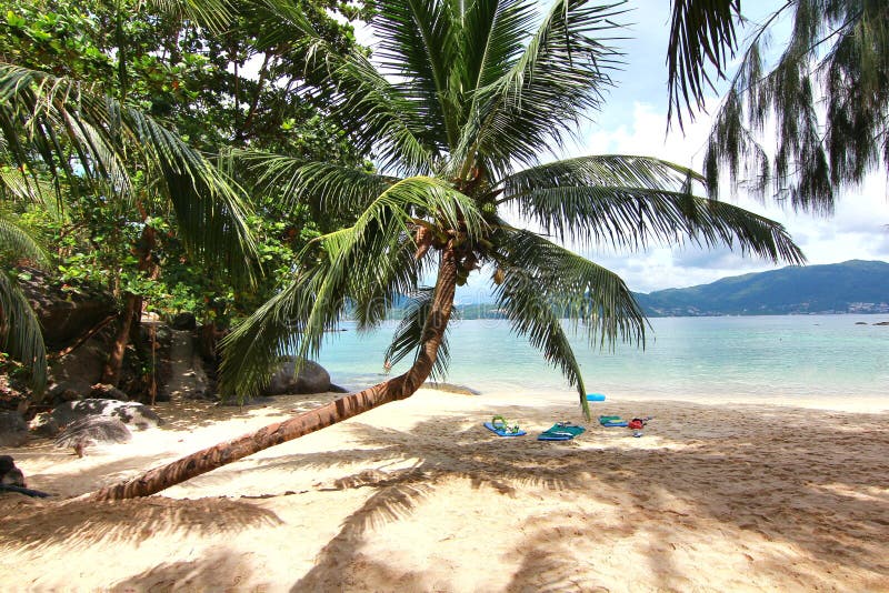 Paradisstrand i Kohmaitonön, phuket, Thailand royaltyfria bilder Paradisstrand i Kohmaitonön, phuket, Thailand royaltyfria bilder