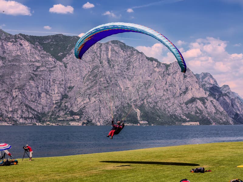 paragliding immagini stock paragliding immagini stock