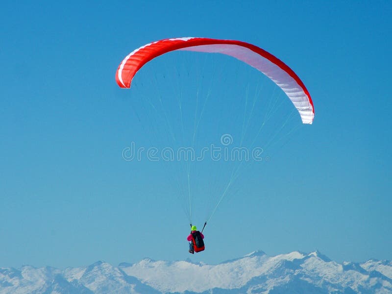 Download Paragliding стоковое изображение. изображение насчитывающей зима - 75201