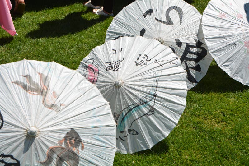 Paraguas Papel Con Diseños Japoneses En Salem, Oregon editorial - Imagen de salmo: 120252000