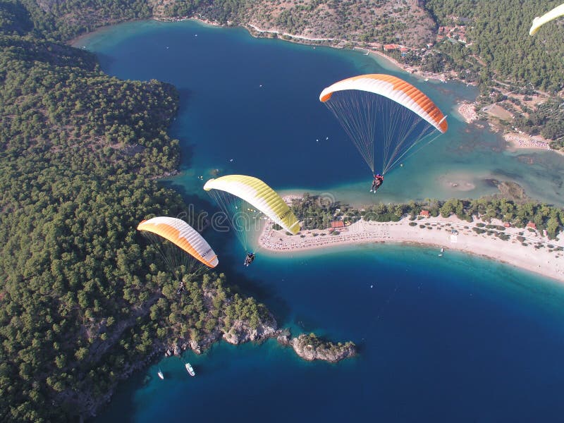 Parapente Oludeniz imagem de stock Parapente Oludeniz imagem de stock
