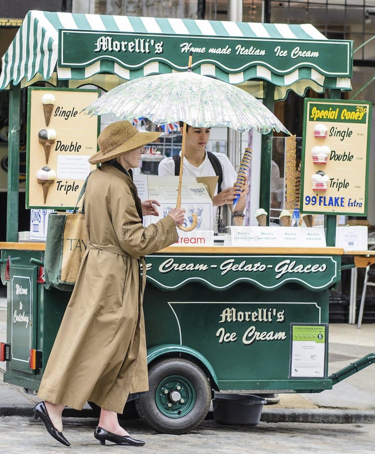 Parapluies et glace images libres de droits Parapluies et glace images libres de droits
