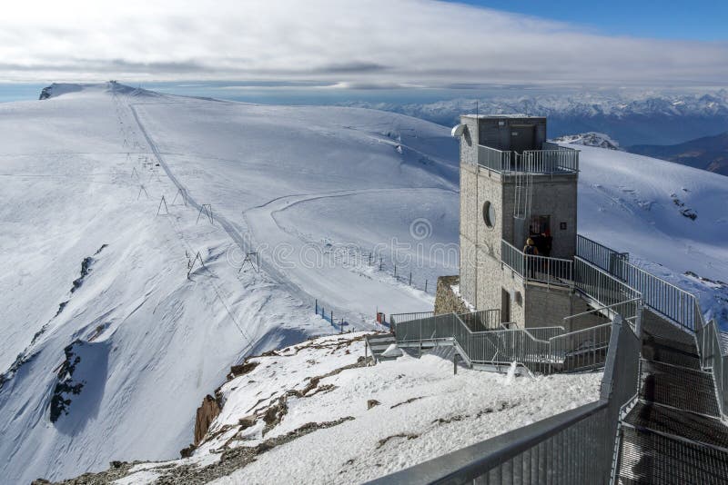 Paraíso del glaciar de Cervino cerca del pico de Cervino, montañas, Suiza fotografía de archivo Paraíso del glaciar de Cervino cerca del pico de Cervino, montañas, Suiza fotografía de archivo